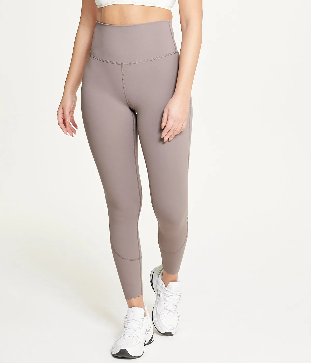 Core Scallop Hem Legging